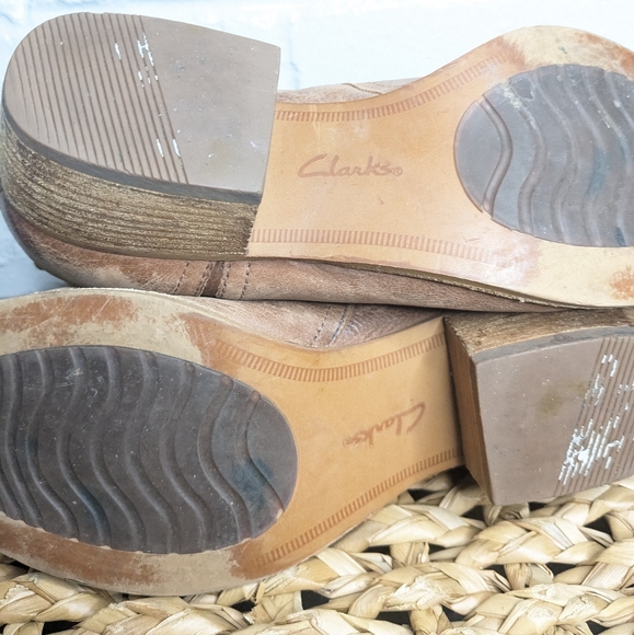 Clarks - Picture 3 of 5